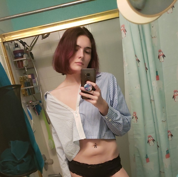 Meet your Posher, Devan - Picture 2 of 3